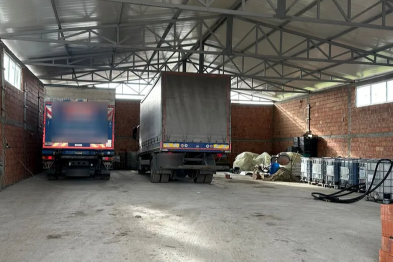 Velika zaplena u Beogradu: Policija otkrila 34.000 litara ilegalnog goriva!