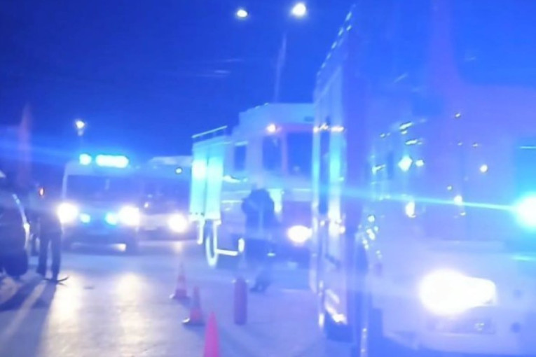 Više povređenih nadomak Kruševca! Kombi i dva automobila smrskani u sudaru, policija i hitna na licu mesta