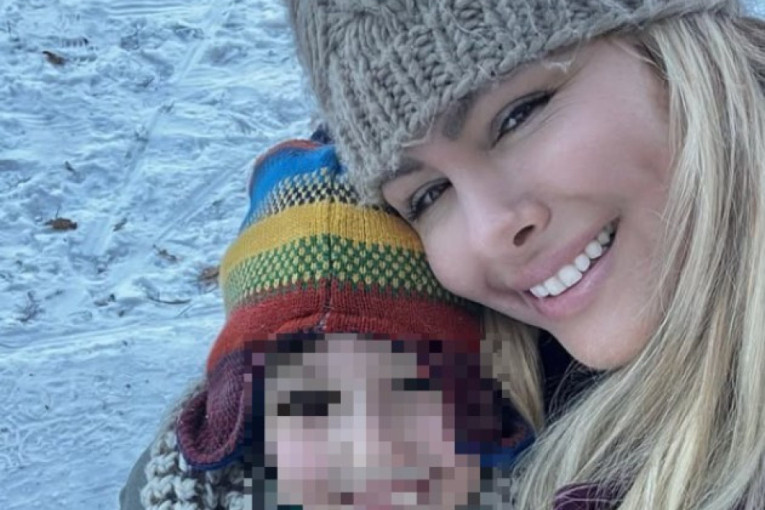 Ovo je pevačica čiji sin mrzi Srbiju: Tužno, ali i sramotno čemu uči dete!