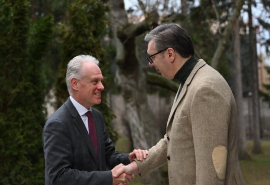 Predsednik Vučić posetio porodicu Simeonović u Jasikovu: Ljudi nam se vraćaju u zemlju (FOTO/VIDEO)