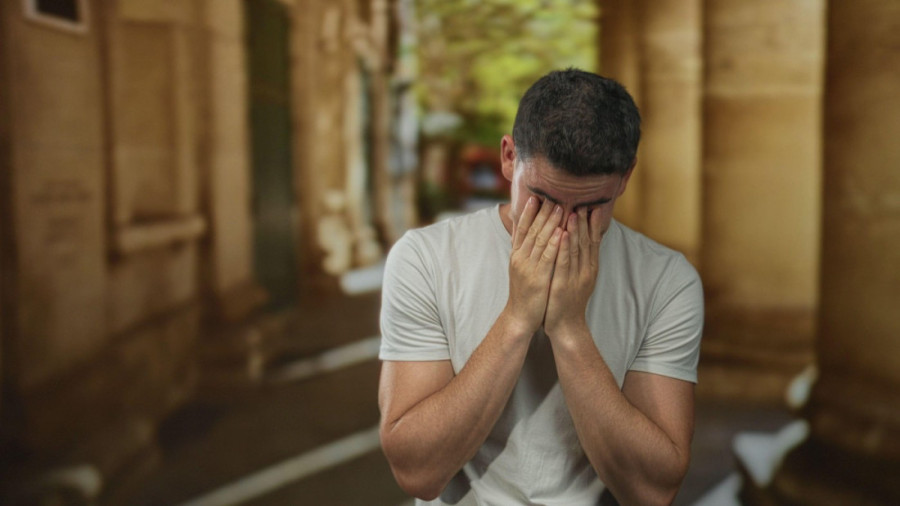 „Izvini, brate“: Momak se vratio kući i ispod daske WC-šolje zatekao šokantnu poruku zbog koje je internet zanemeo