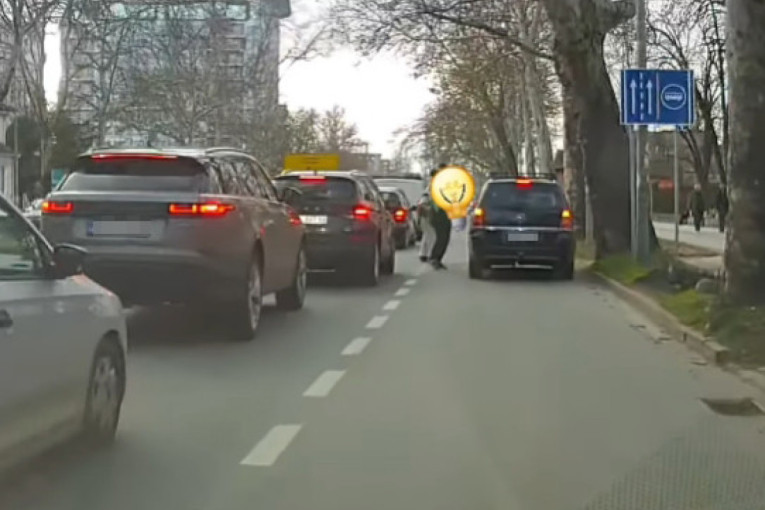 Da se zaletiš: Pogledajte šta je uradio Novosađanin sa dvoje dece (VIDEO)