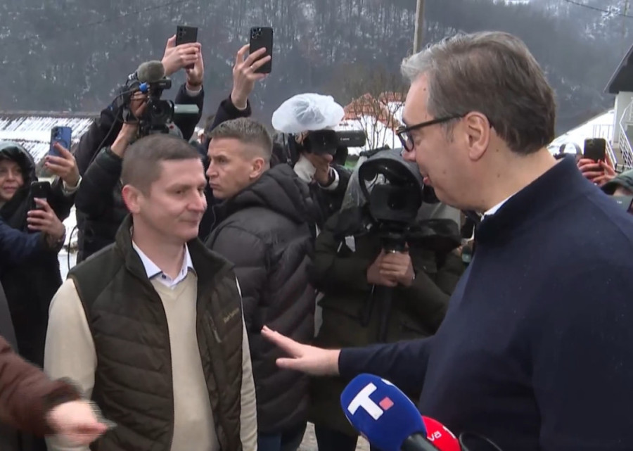 Predsednik Vučić posetio porodicu Simeonović u Jasikovu: Ljudi nam se vraćaju u zemlju (FOTO/VIDEO)