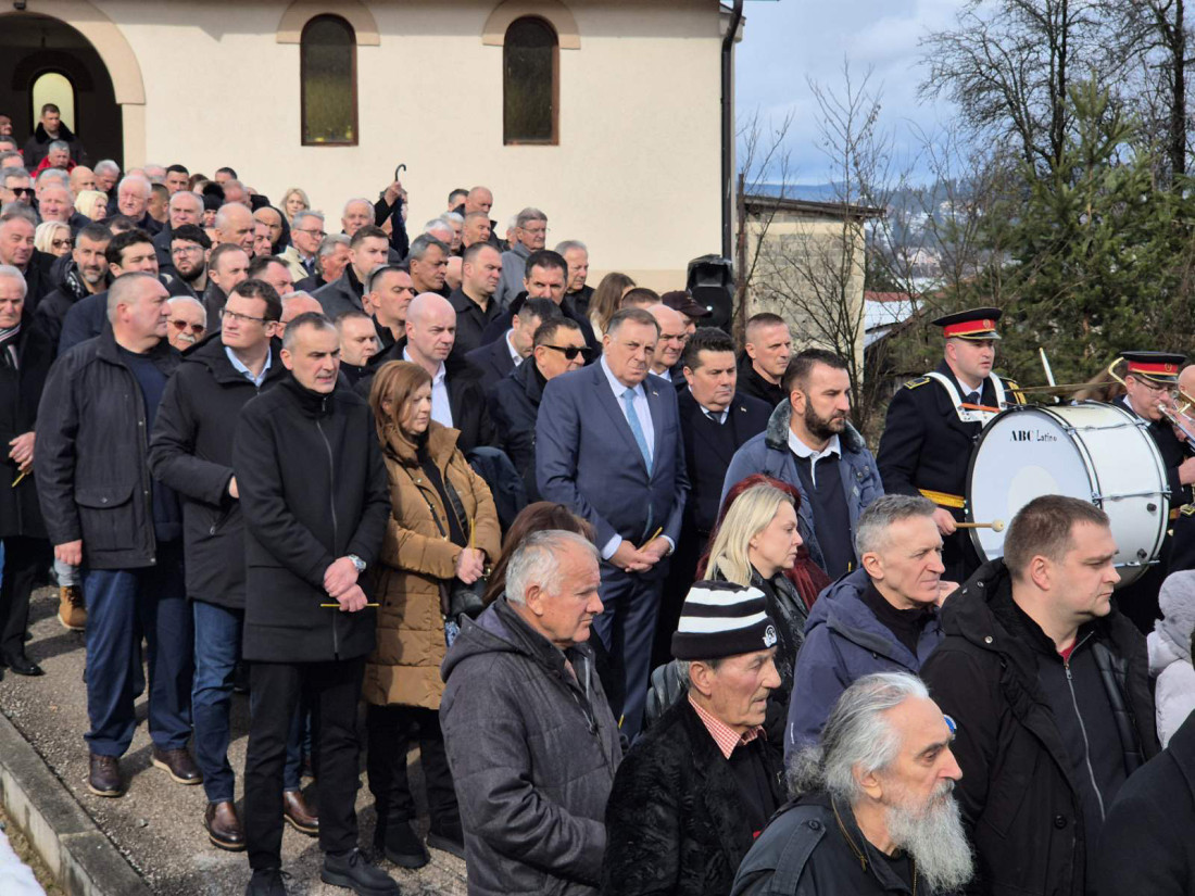 Sahranjena žena Radovana Karadžića (FOTO)