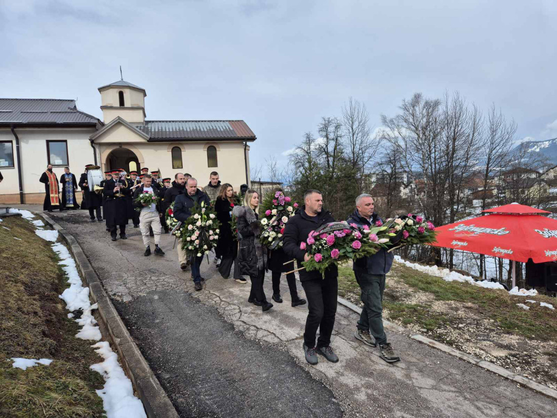 Sahranjena žena Radovana Karadžića (FOTO)