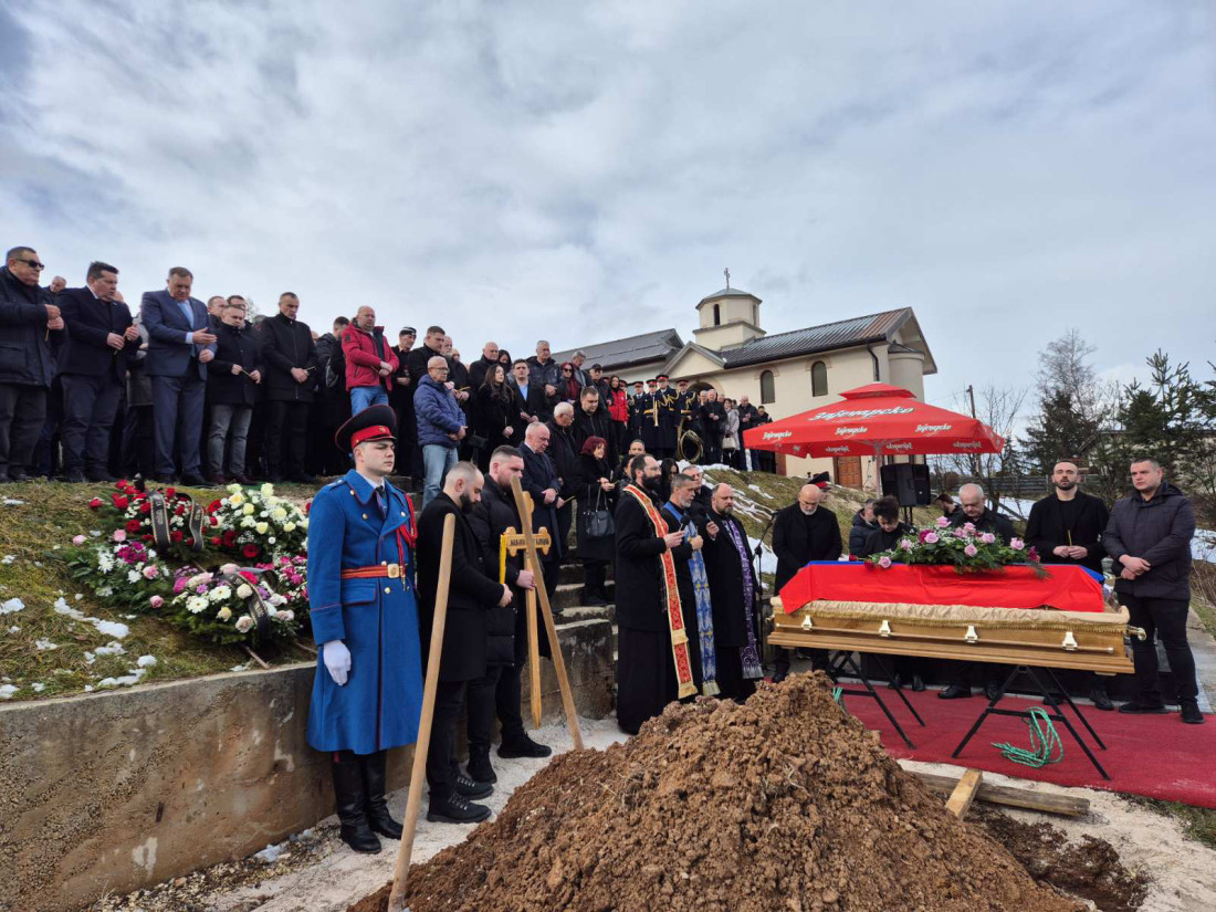 Sahranjena žena Radovana Karadžića (FOTO)