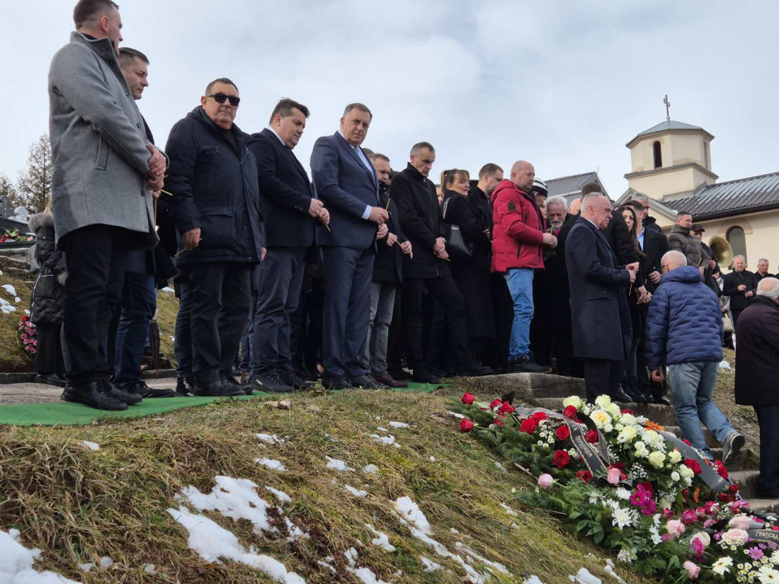 Sahranjena žena Radovana Karadžića (FOTO)