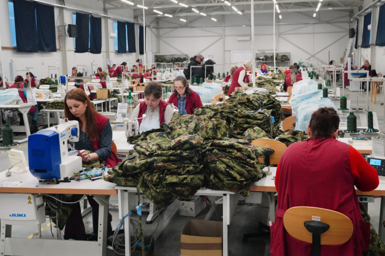 Vučić u Boru razgovarao sa građanima: Polovinu puta od 26 km ćemo odmah da radimo! Ljudi se vraćaju (VIDEO)