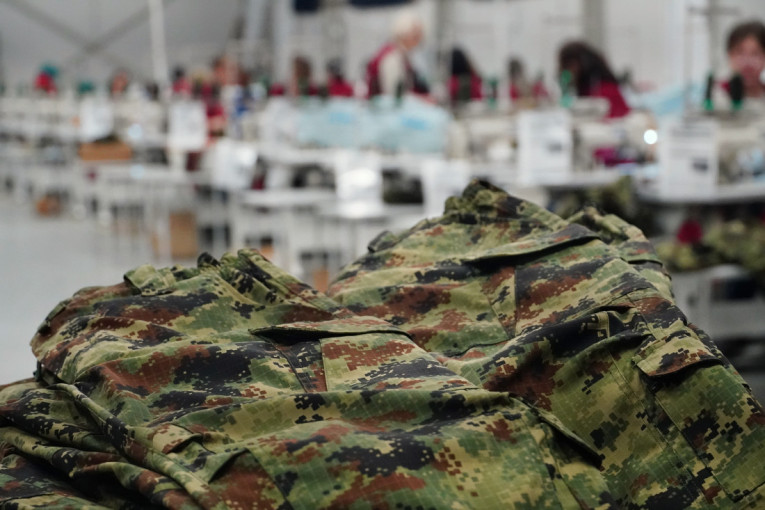 Vučić u Boru razgovarao sa građanima: Polovinu puta od 26 km ćemo odmah da radimo! Ljudi se vraćaju (VIDEO)