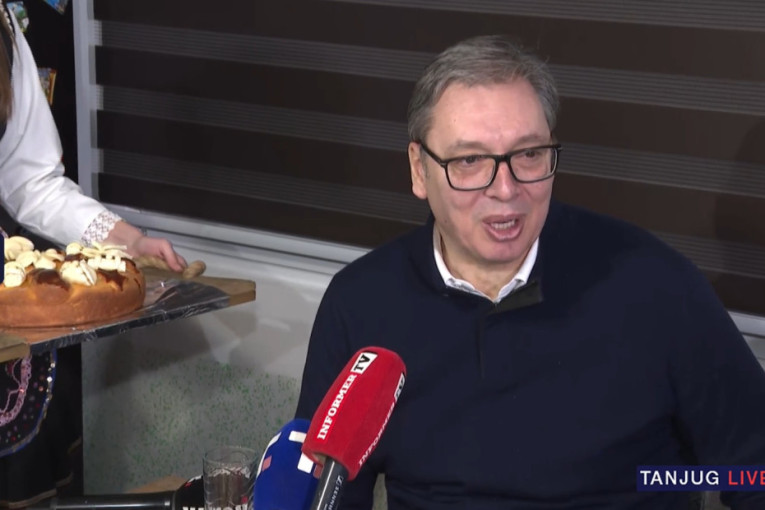 Vučić u Boru razgovarao sa građanima: Polovinu puta od 26 km ćemo odmah da radimo! Ljudi se vraćaju (VIDEO)