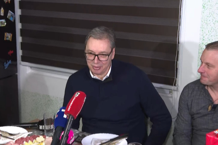 Vučić u Boru razgovarao sa građanima: Polovinu puta od 26 km ćemo odmah da radimo! Ljudi se vraćaju (VIDEO)