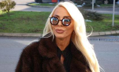 Garnitura kao oblak, zlatni detalji: Evo kako živi Bojana Lazić! (FOTO)