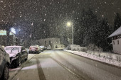 Jaka mećava na Zlatiboru: Ako nastavi da pada, biće zabranjen saobraćaj za šlepere! (FOTO)