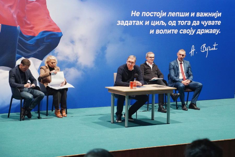 Vučić u Boru razgovarao sa građanima: Polovinu puta od 26 km ćemo odmah da radimo! Ljudi se vraćaju (VIDEO)