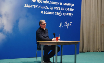 Vučić u Boru razgovarao sa građanima: Polovinu puta od 26 km ćemo odmah da radimo! Ljudi se vraćaju (VIDEO)