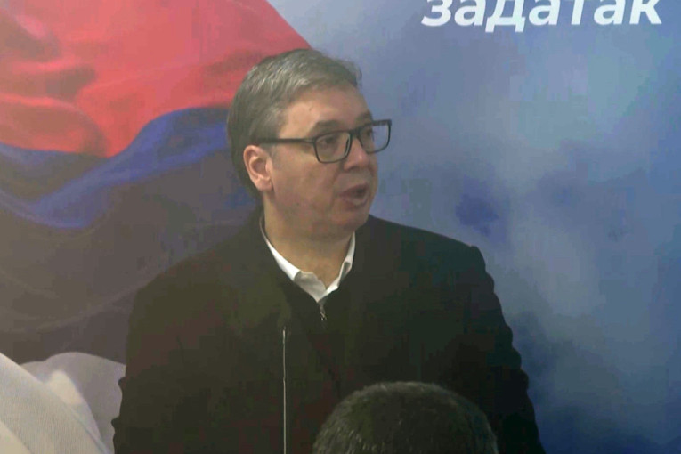 Vučić u selu Sastavak: Izneo velike planove za Knjaževac - Putevi, vodovod i mobilne ambulante (FOTO/VIDEO)