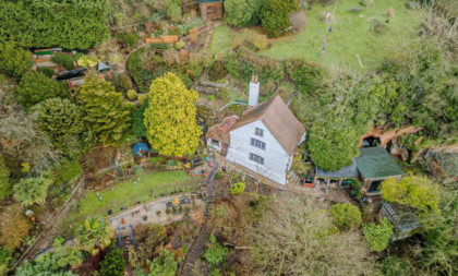 Kuća kakva se retko viđa: Deo kamene kolibe uklesan je u stenu još 1511. godine (FOTO)