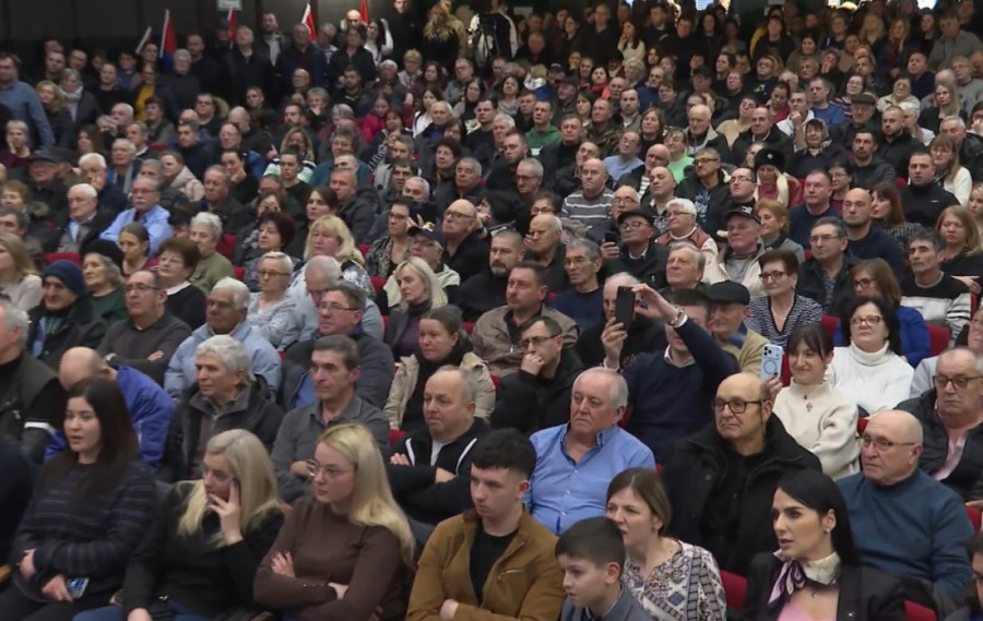 Vučić u Kladovu najavio sjajne vesti i poručio: Država nije igračka! (FOTO/VIDEO)