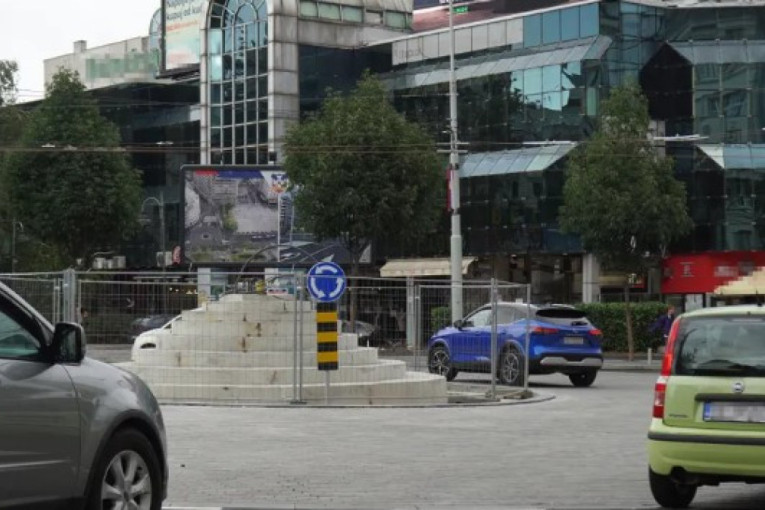 Novi simbol prestonice: Sat od sedam tona zasijao u centru Beograda