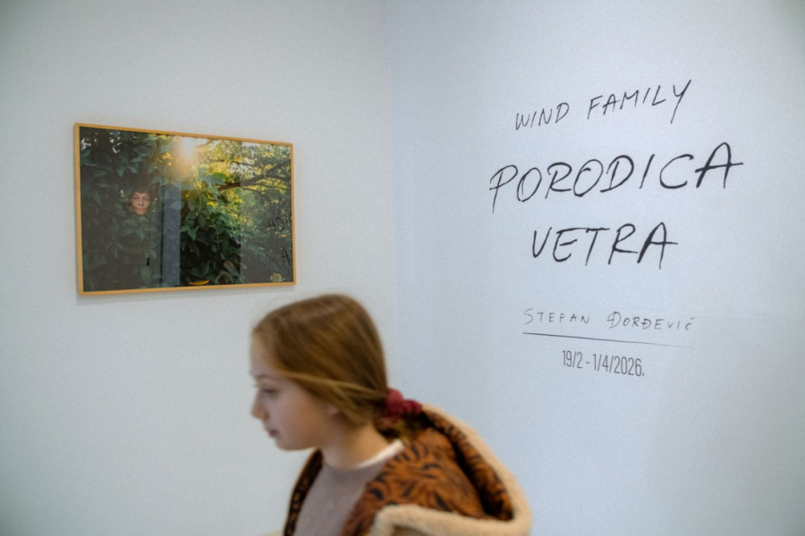 Otvorena izložba "Porodica vetra" Stefana Đorđevića: Intimni svet koji je inspirisao popularni film (FOTO/VIDEO)