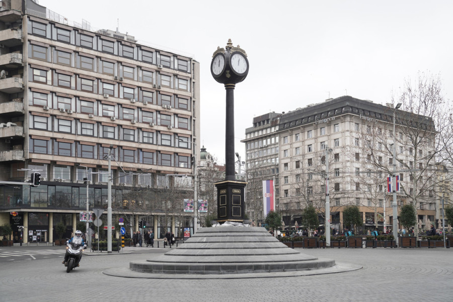 Novi simbol prestonice: Sat od sedam tona zasijao u centru Beograda