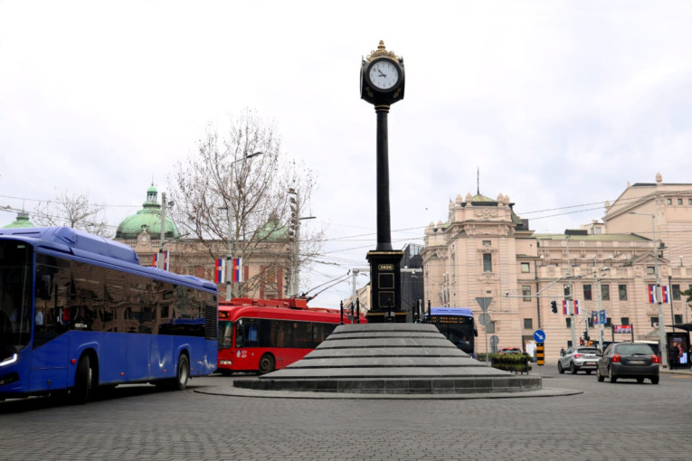 Pokvario se novi simbol Beograda: Urbanista objasnio šta je sa satom na Trgu Republike, hejteri zanemeli