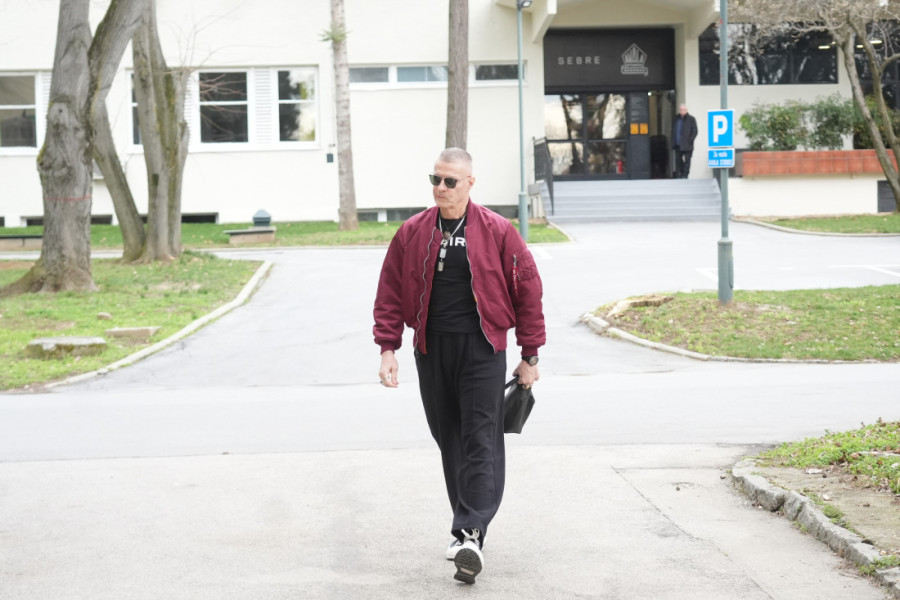 Ovaj automobil vozi Dragan Kojić Keba: Ima problem sa prozorima (FOTO)