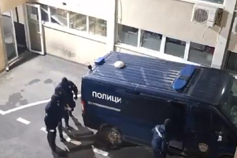 Pogledajte kako su uhapšeni osumnjičeni za planiranje napada na Vučića i njegovu porodicu (VIDEO)