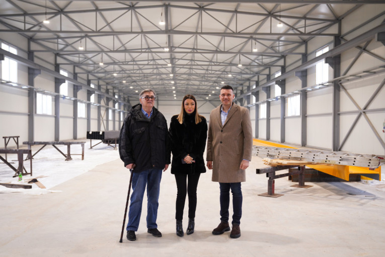 Mesarović sa privrednicima u Palanci: Država želi da podstakne zapošljavanje (FOTO/VIDEO))