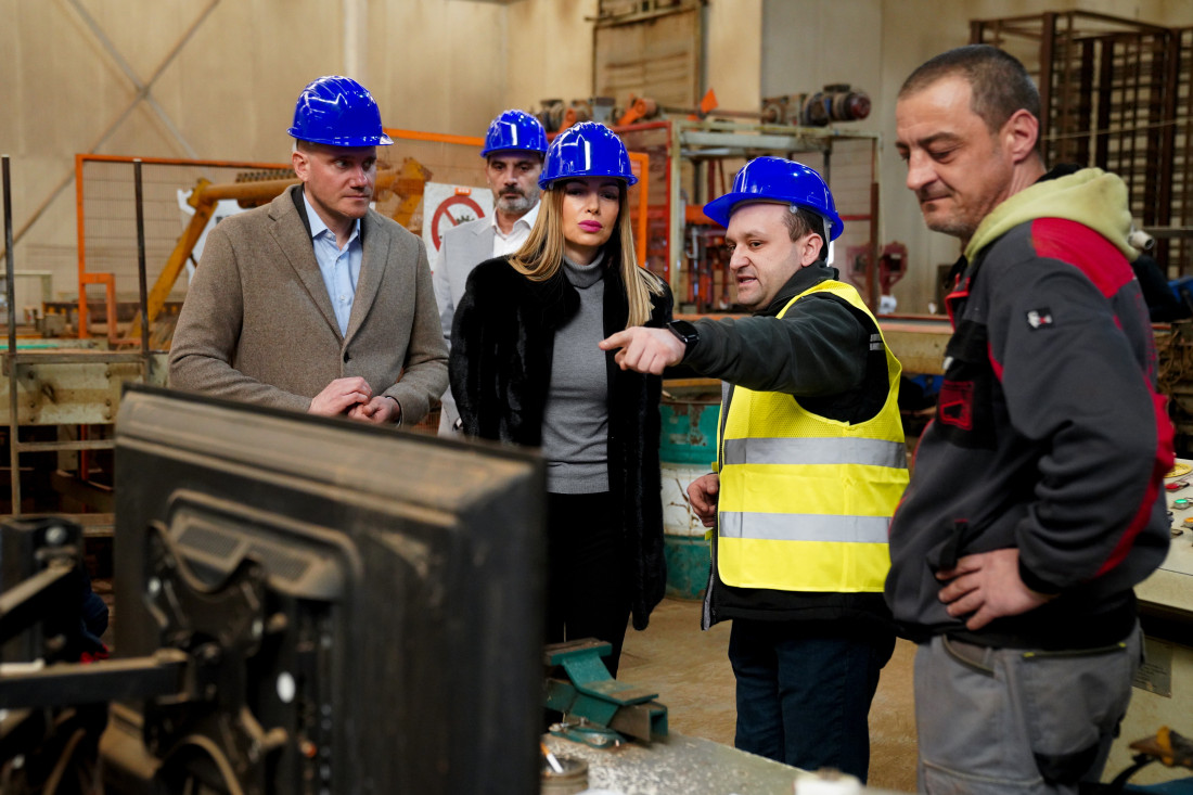 Mesarović sa privrednicima u Palanci: Država želi da podstakne zapošljavanje (FOTO/VIDEO))