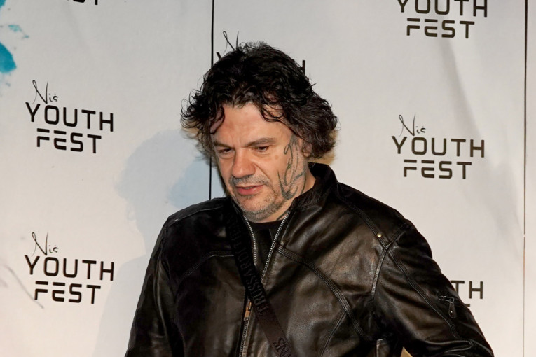 "Tata se drogira, mene je ošišao i tukao" Ćerka Ace iz Amadeus benda iznela šokantne detalje!