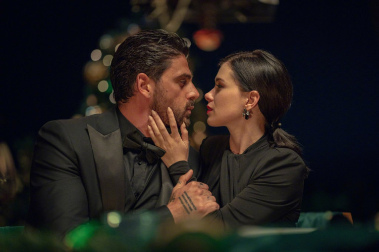 Moćno i bez reči: Tri načina da mu pokažete da vam se dopada, bez preterivanja i nametanja