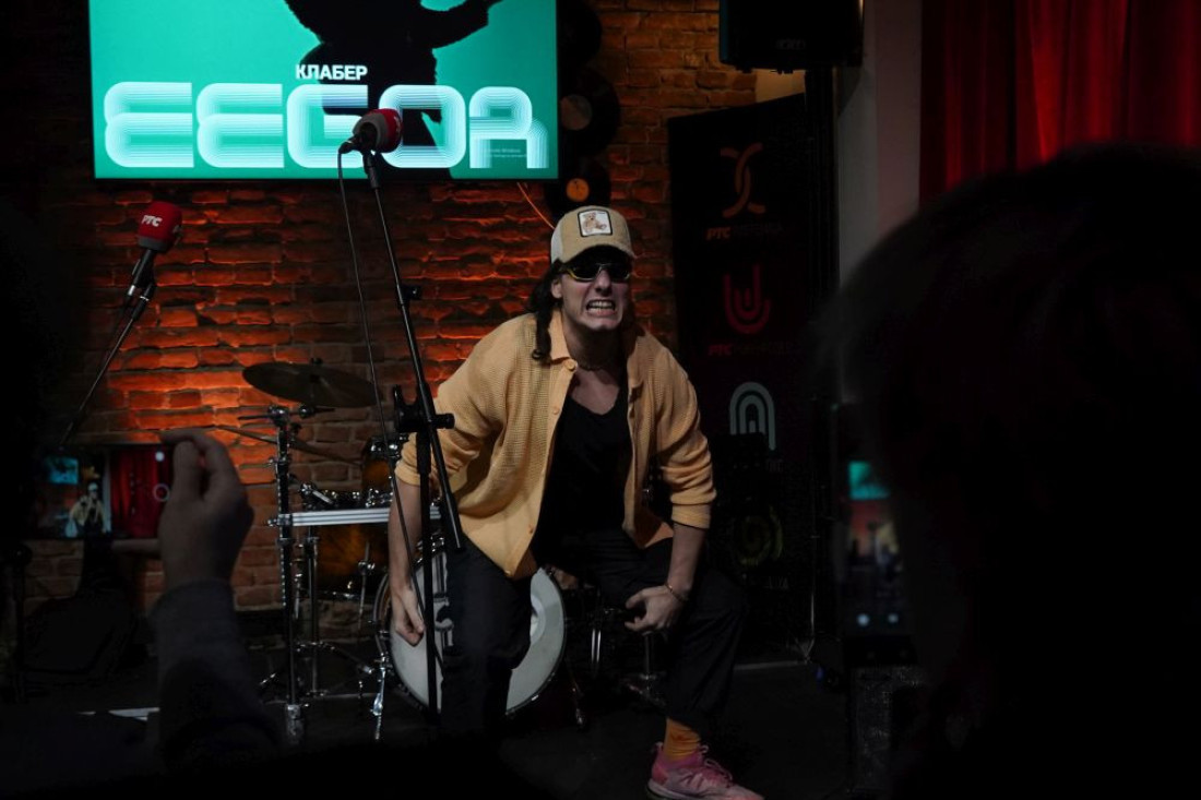 Polomljen kran u studiju RTS-a? Drama pred prvo polufinale PZE26: Isplivala prepiska! (FOTO)