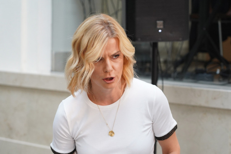 Priča se, priča da mnogo lažete! Ogoljena tajkunsko-blokaderska TV i "pumpanje" smrti dečaka (16) iz Valjeva (VIDEO)