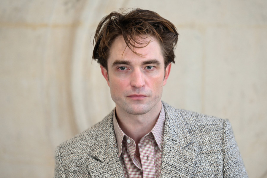 "U redu je, čoveče, samo to nabij gore": Robert Patinson je u jednom filmu nosio samo cev u zadnjici (FOTO/VIDEO)