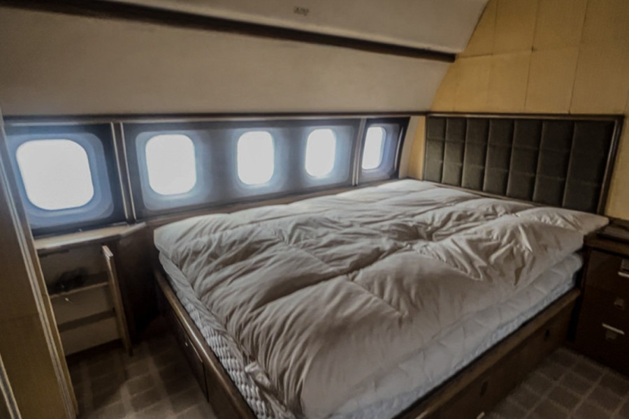 U Epstinovom Lolita ekspresu pronađene jezive stvari: Krevet i dalje namešten, losion i puder za bebe šokirali sve (VIDEO/FOTO)