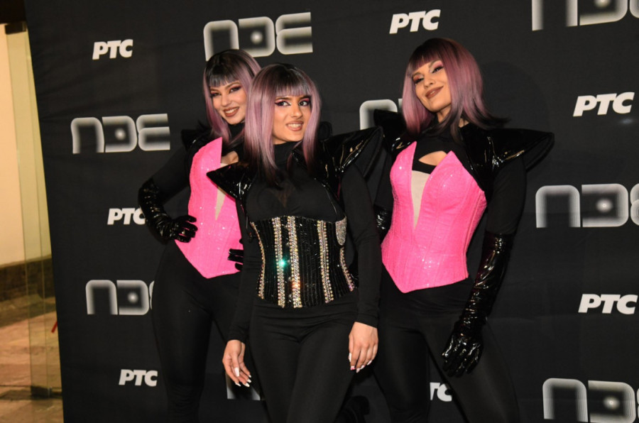 Modni masakr na Pesmi za Evroviziju: Voditeljke kao u reklami za dezodorans, a one ko na dečjem festivalu!