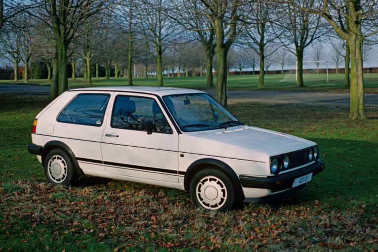 Nadmašili su sve rekorde: Ovo je pet najprodavanijih automobila svih vremena (FOTO)