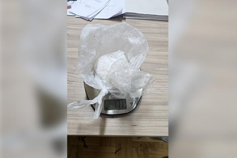 Dve odvojene akcije u Čačku: Zaplenjeni kokain, amfetamin i kanabis (FOTO)