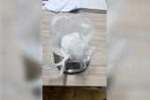 Dve odvojene akcije u Čačku: Zaplenjeni kokain, amfetamin i kanabis (FOTO)