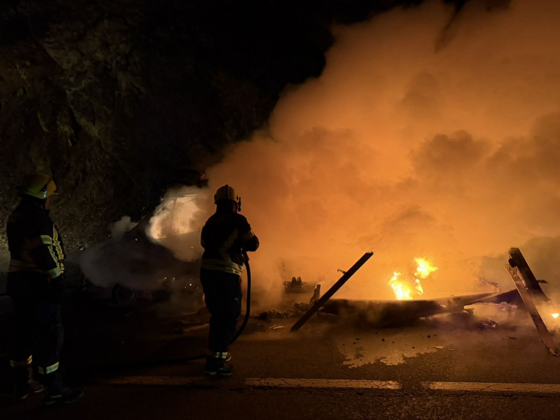 Buktinja kod Bijelog Polja: Ogroman požar potpuno progutao kombi