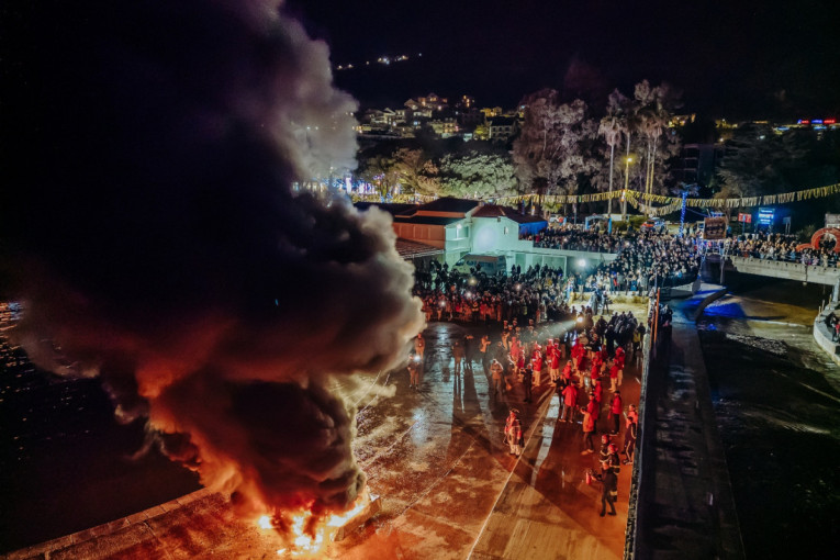 Svečana završnica 57. Praznika mimoze: Suđenje karnevalu i koncert Aca Pejovića u Herceg Novom