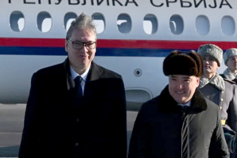 Vučić stigao u Astanu, tri aviona "SU 30" pratila avion predsednika (FOTO)