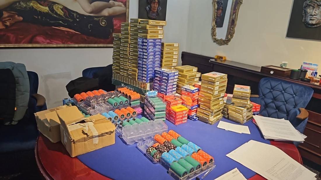 Racija u čuvenom hotelu: Pokeraši uhvaćeni u partiji (FOTO)