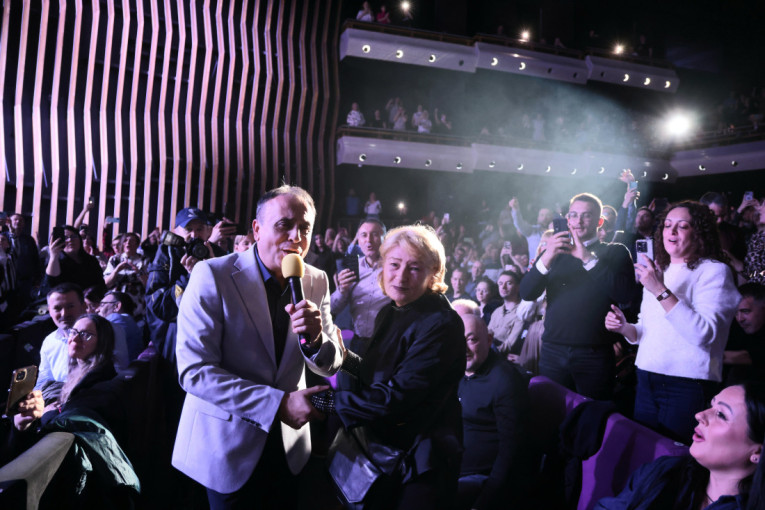 Dečko Tanje Savić proslavio jubilarni rođendan: Pevačica zapevala na slavlju, a evo šta mu je najbolji poklon!