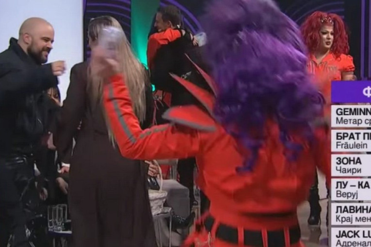 Britni Spirs objavila kućni video: Ispale joj grudi i svi su primetili - potpuno su joj prirodne! (VIDEO)