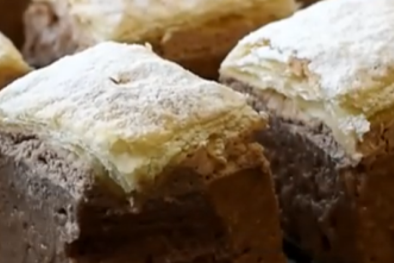 Recept dana: Torta sa pečenim bademima je savršen spoj hrskavih kora i bogatog fila