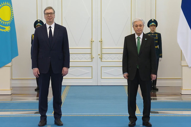 Svečani doček: Predsednik Vučić u Astani, evo šta danas čeka delegaciju Srbije u Kazahstanu (FOTO/VIDEO)