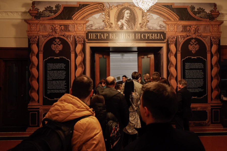 Zbog velikog interesovanja produženo trajanje impresivne izložbe "Petar Veliki i Srbija" u Ruskom domu (FOTO)