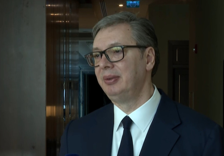 Vučić u Astani obilazi vojnu izložbu! (FOTO)